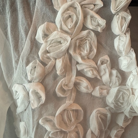 Chic White Floral Women's Blouse - Picture 2 of 8